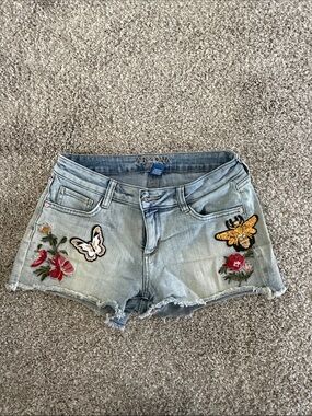 Arizona Jean Company Light Blue Embroidered Denim Shorts Size 7